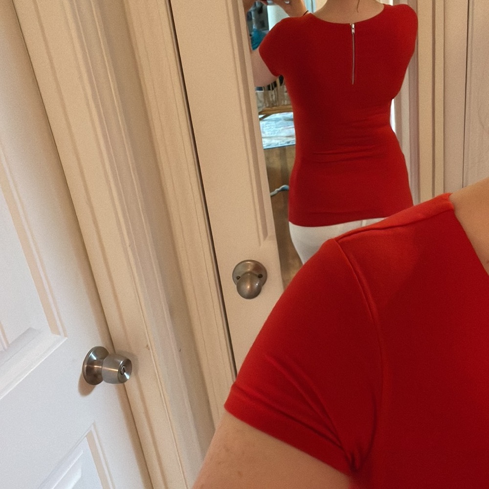 Express red tee - Picture 2 of 3